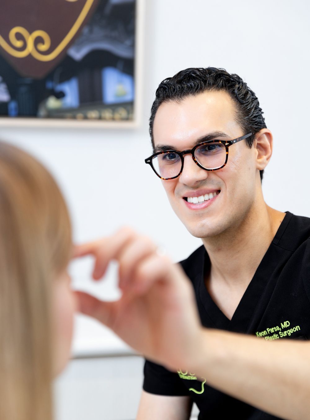 Dr. Keon Parsa consulting with patient